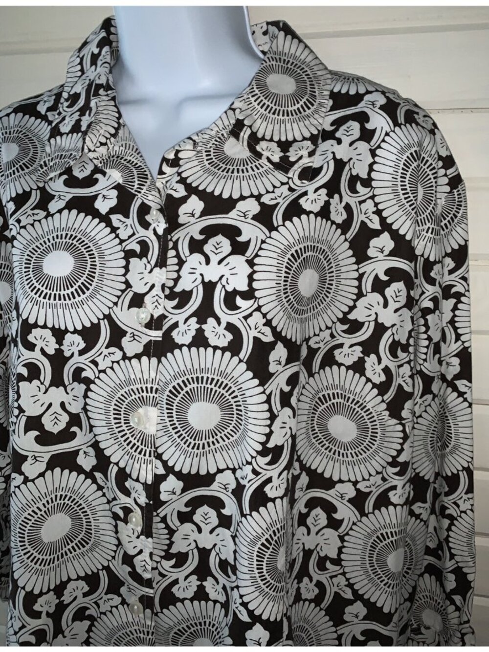 JM Collection Sz 14 Button Front Tunic 100% Cotton Tie Cuffs Medallion EUC